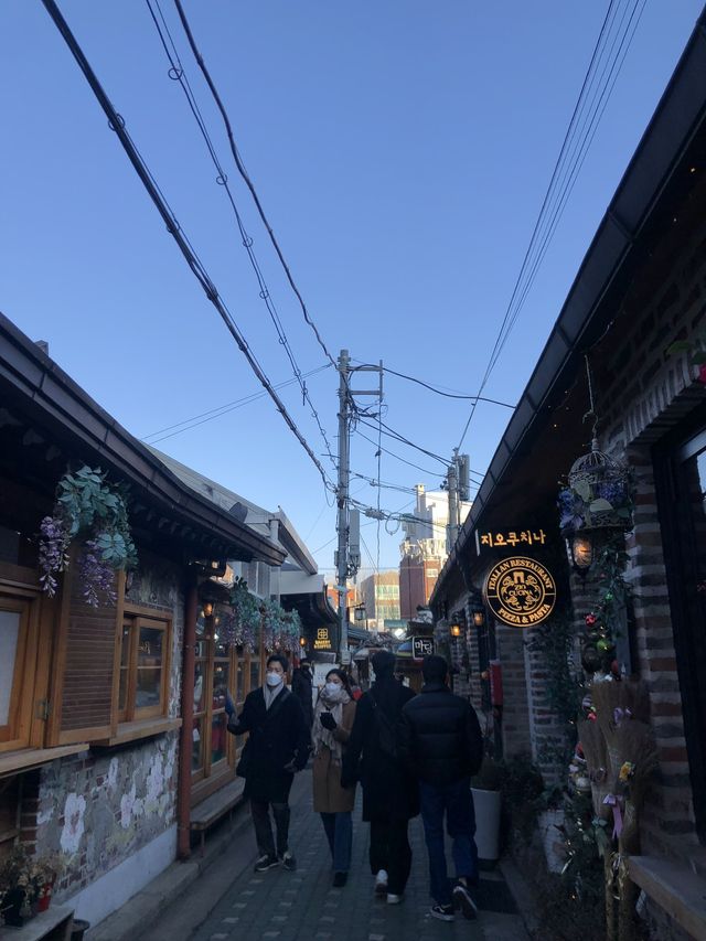 A walk around Ikseon-dong