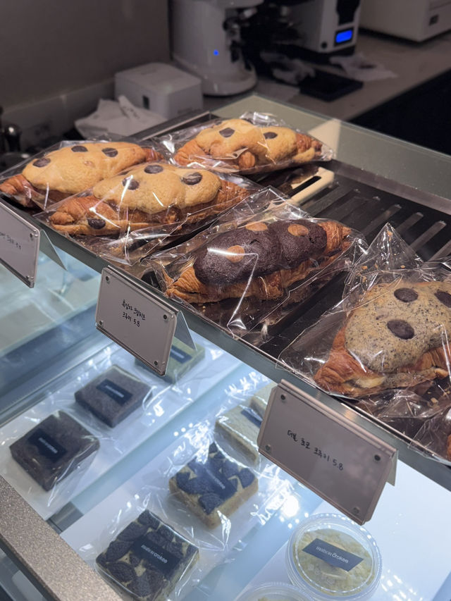 독산역 한적한 카페를 찾는다면,메종크루키 독산점