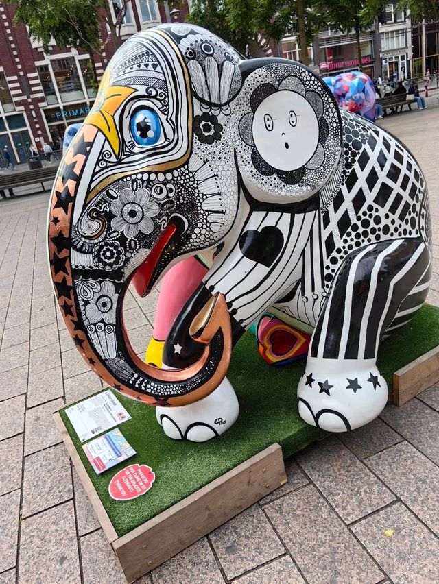 慶祝阿姆斯特丹建城750 週年的Elephant Parade