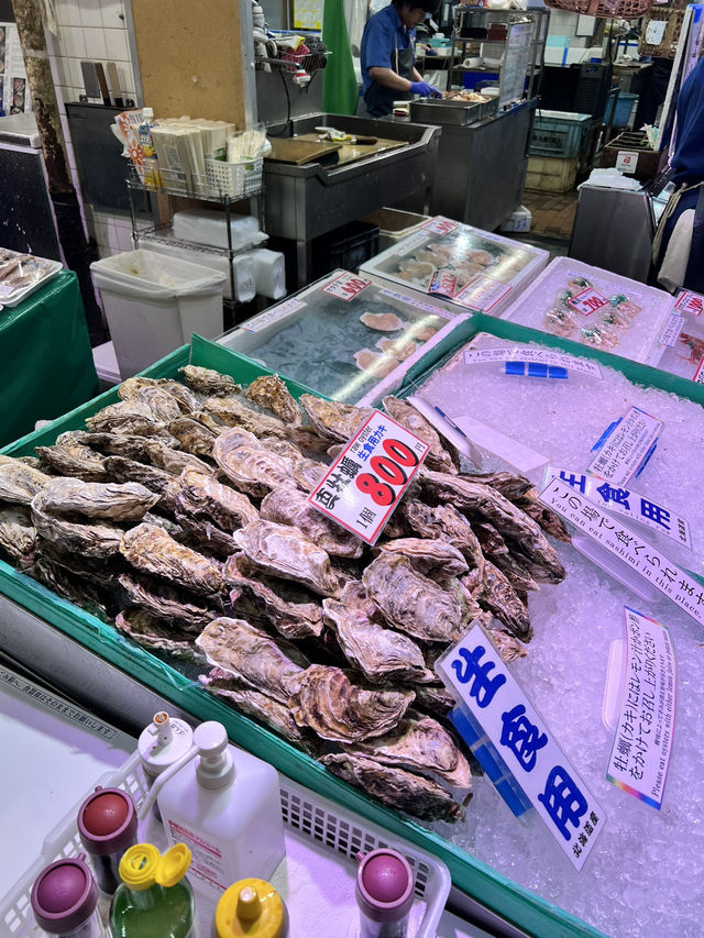 🥢金澤必訪｜近江町市場美食與熱鬧一次滿足 🍣🦀🔥