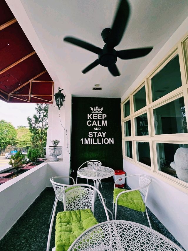 I found a comfortable 1 million hotel in Mt Austin! 