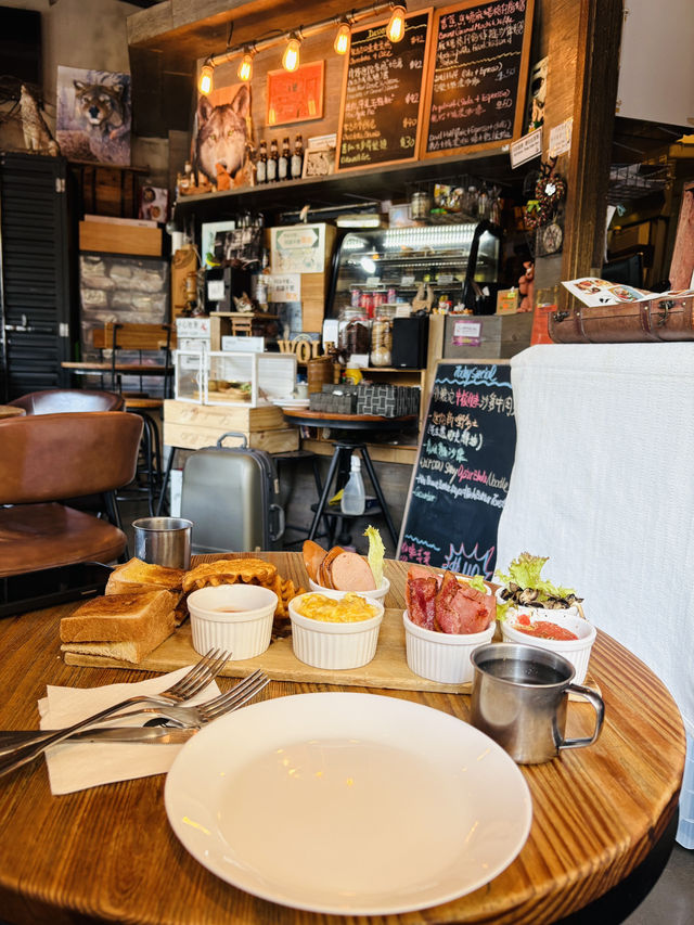 Wolf Den Café：美孚隱世狼系主題咖啡廳，打卡必試酥皮全日早餐！