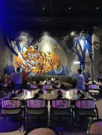 Night Bites & Neon Lights: FUHU’s Supper Scene Unveiled