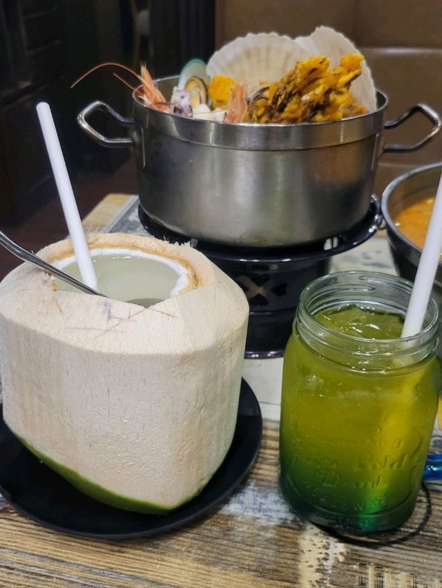 泰式地道熱潮🔥海鮮媽媽麵❤️正宗泰國菜