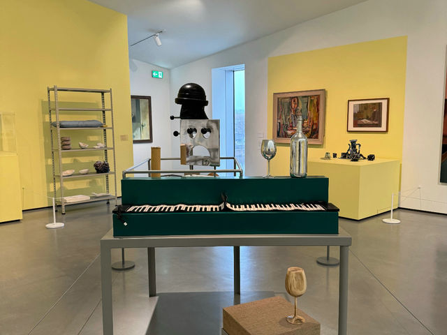 The Hepworth Wakefield: A Modernist Gem in Yorkshire 🇬🇧🖼️
