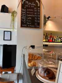 Chill Vibes at MonAmi Cafe!