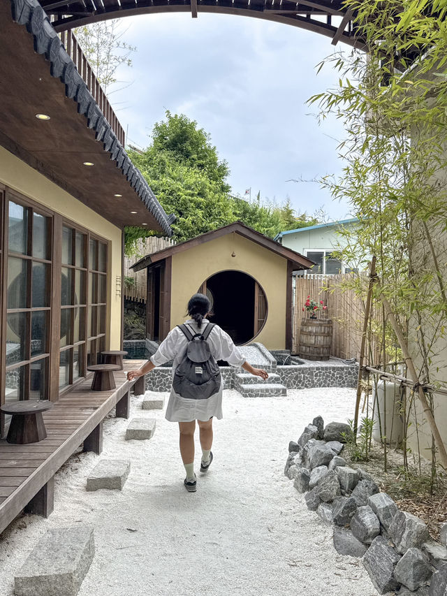 동백꽃필무렵 촬영지로 알려진 ‘까멜리아’