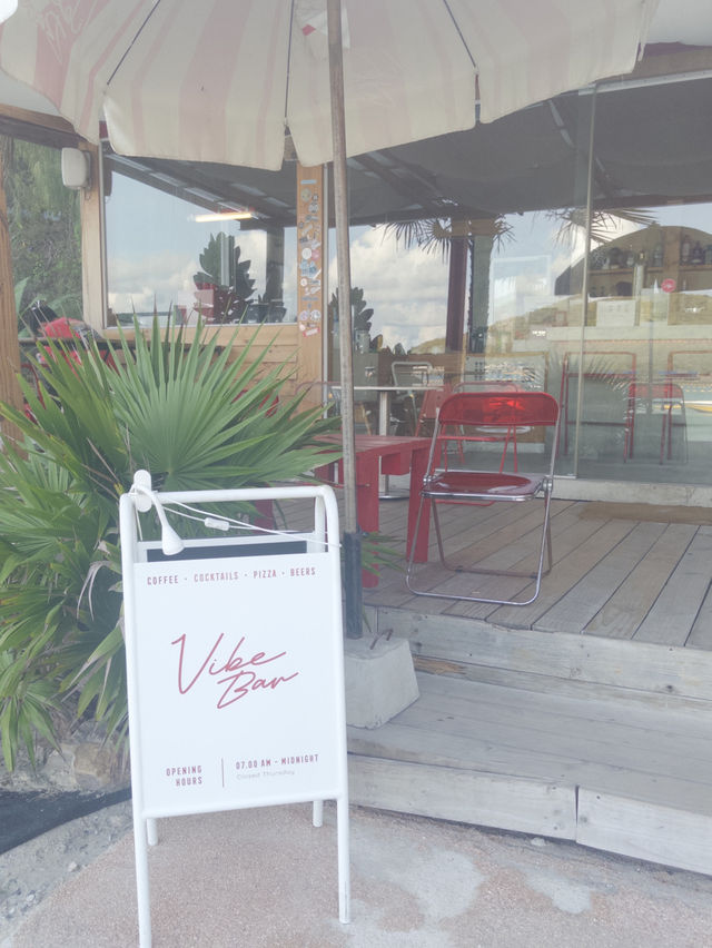 คาเฟ่สุดชิค  เกาะล้าน Vibe  bar kahlarn🥥🌴