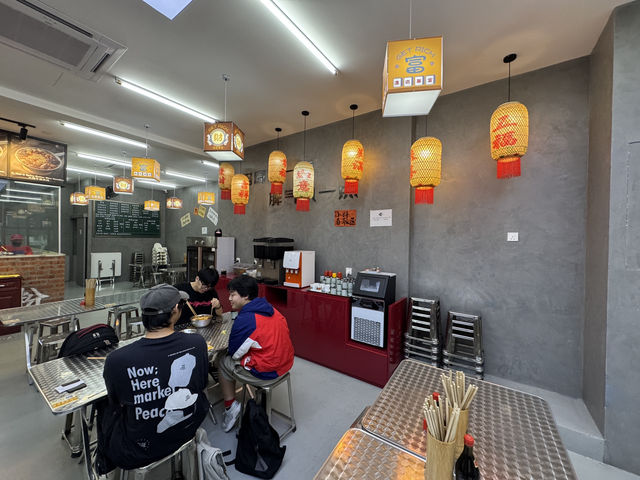 🍜 Tasty Bowls at 曾三仙米线 – Cozy Flavours in Eco Botanik