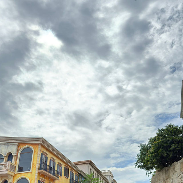Sunset Town, Phu Quoc – A Calm & Beautiful European-Style Spot 🇻🇳✨