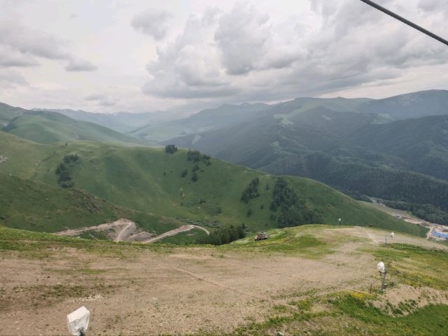 Above the Clouds: Breathing the Summit of Yunxiao Peak