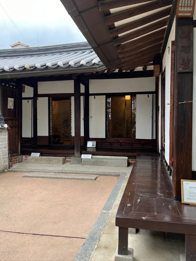 Explore Old Seoul in Bukchon Hanok Village
