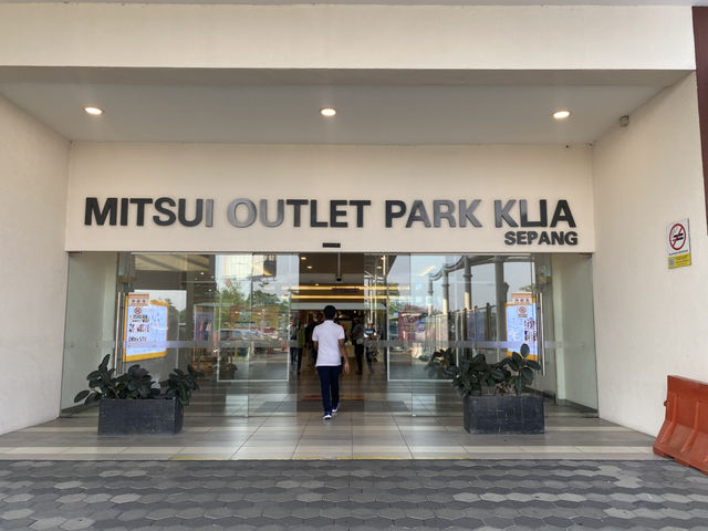 Mitsui Outlet Park Sepang – Last-Minute Shopping Before Takeoff!