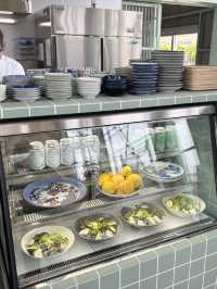 A Cafe Teshima คาเฟ่สไตล์โรงงานบนเกาะเทชิมะ