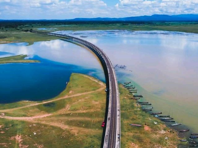 ทางรถไฟลอยน้ำ ลพบุรี