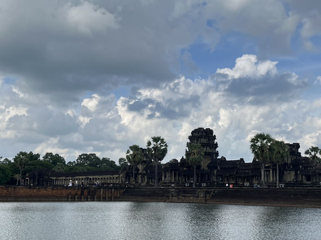 Witness the World Wake Up — Angkor Wat’s Magical Mirror Sunrise 🌅🛕