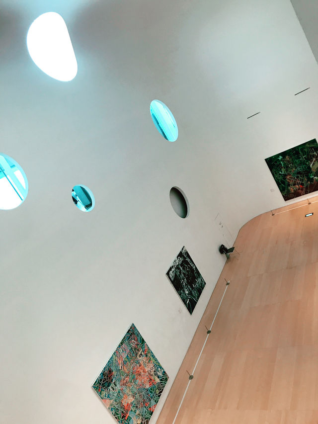 🏛️横須賀美術館 - 海と山に抱かれるアートの空間