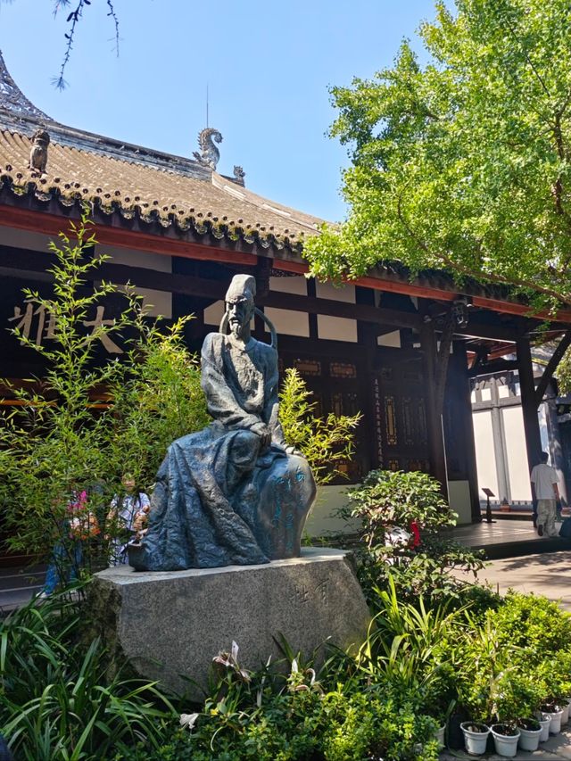 Chengdu Vibes: Chill Days, Spicy Nights