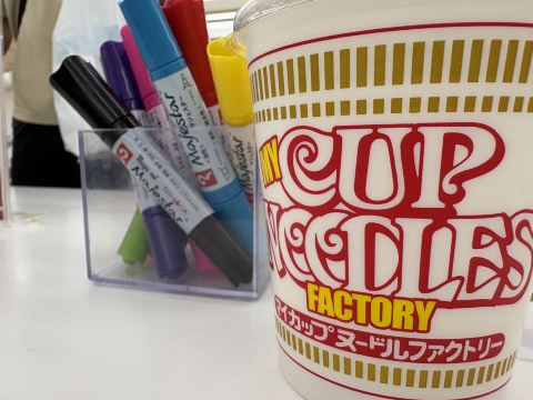 カップヌードルミュージアムでオリジナルカップヌードル作りを体験