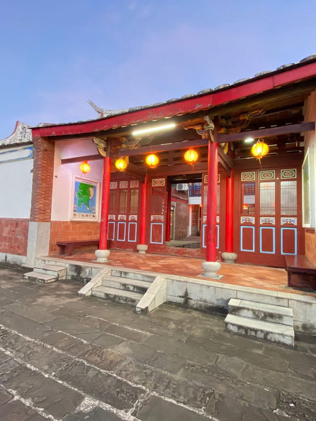 📍 《墾丁青年活動中心：紅磚與海風的閩南古鎮時光》  