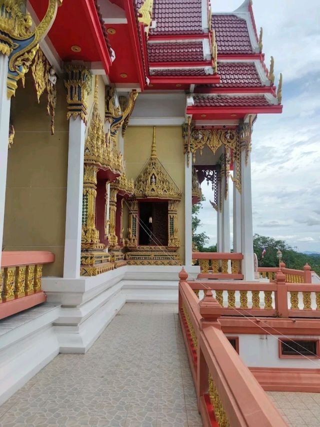 วัดเขาไม้แดง