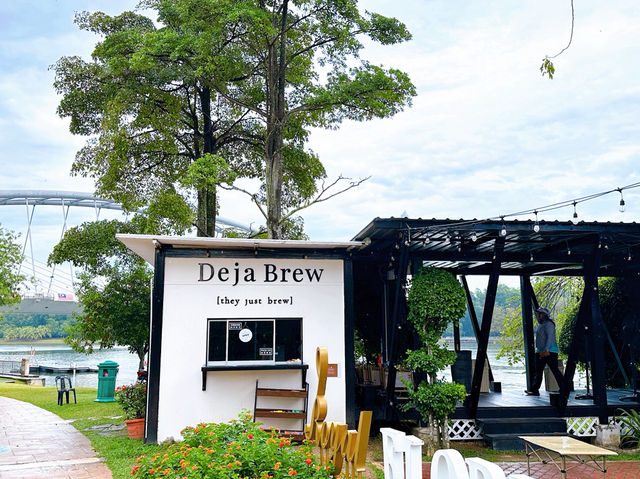 Déjà Brew Café – A Lakeside Sip at Anjung Floria 🌿