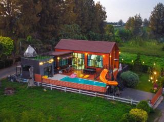 Pool Villas with a Foreign Vibe