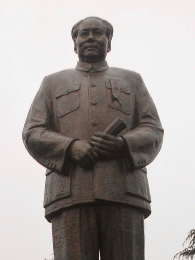 Statue of the Century: The Fate-Turning Shift from Farmhouse to Square Statue of the Century: The Fate-Turning Shift from Farmhouse to Square