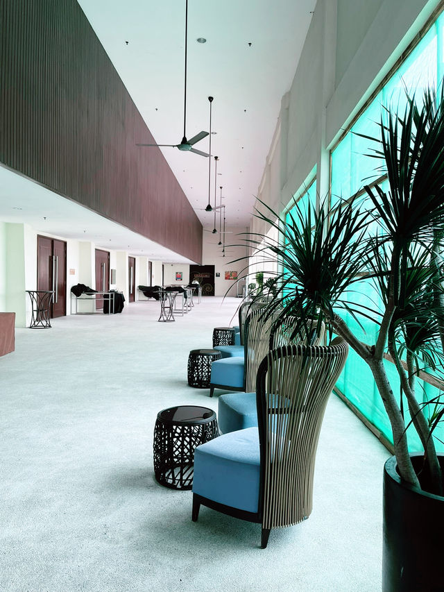 Must-Stay Paradise: Golden Palm Tree Sepang