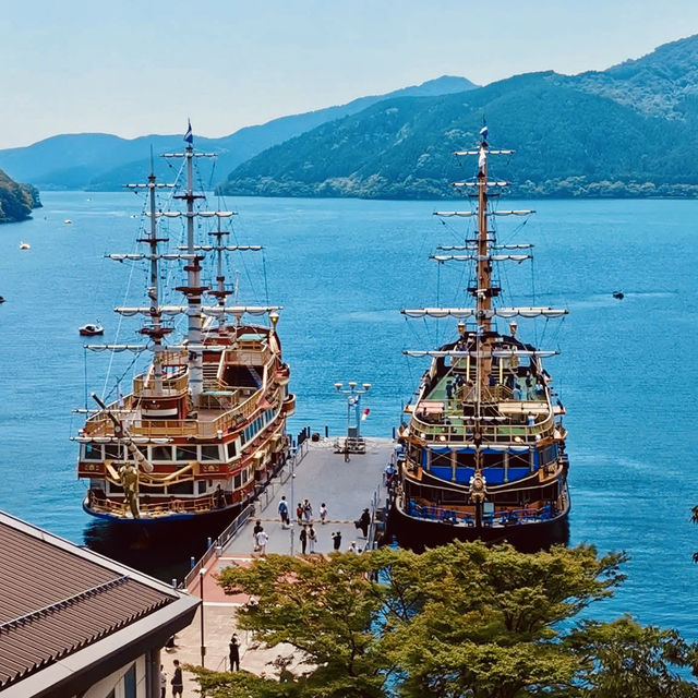🚢「微風湖上行，富士山與箱根山景盡收眼底。」
