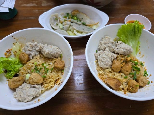 ร้านแซว ก๋วยเตี๋ยวลูกชิ้นปลา