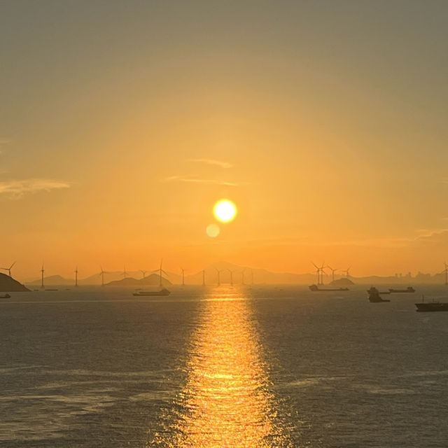 🌅 Guishan Island's Magic Hour: Where the Sun Dances on Crystal Waters! 🌊 🌅 Guishan Island's Magic Hour: Where the Sun Dances on Crystal Waters! 🌊