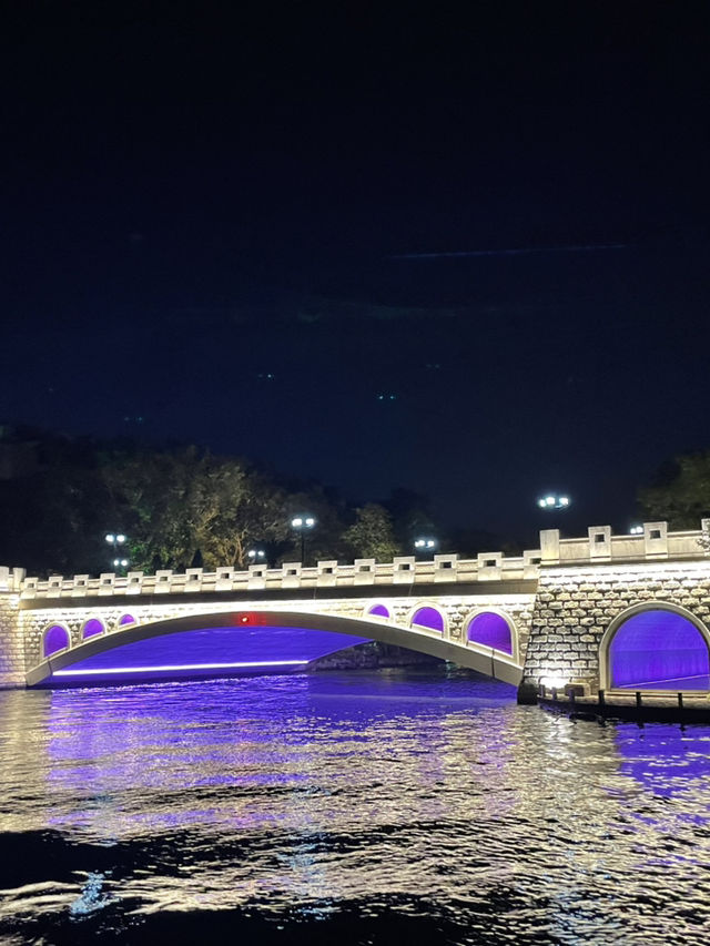 Enjoy Guilin night through the cruise 