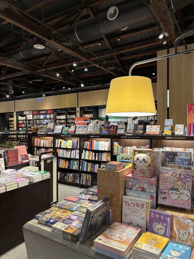 📚🌊 Eslite Bookstore – The Pier-2 Art Center, Kaohsiung 🌊📚