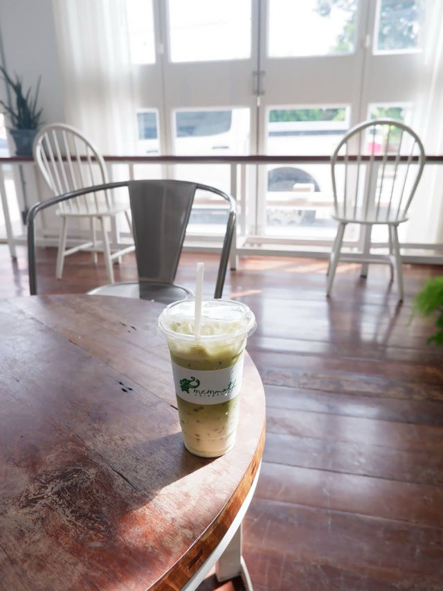เมมมอธ คาเฟ่และโฮสเทล ลำปาง🌿🛌