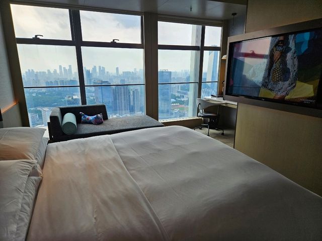 入住很高級又高樓層的深圳灣萬麗酒店