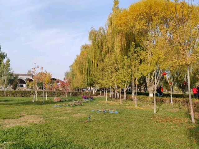 The Charm of a Water Town in Autumn