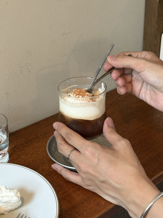 絶対行くべき光たっぷり入るヒーリングカフェ"グライナリーズコーヒー"☕️