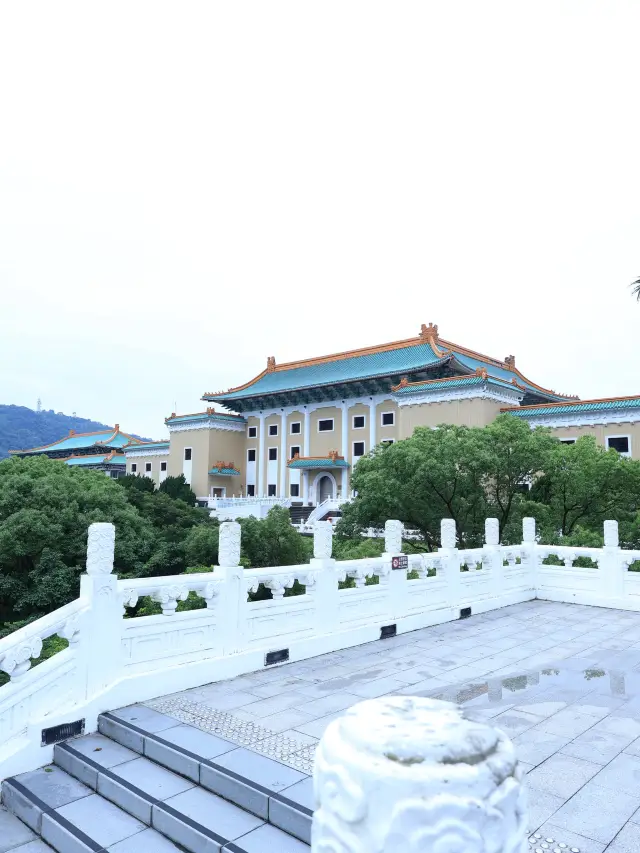 台北故宮｜秋冬最舒適的博物館日，室內冷氣吹著看千年寶物，順便避霾。