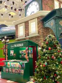 A Glimmering Cocoon: Christmas at Admiralty's Heart