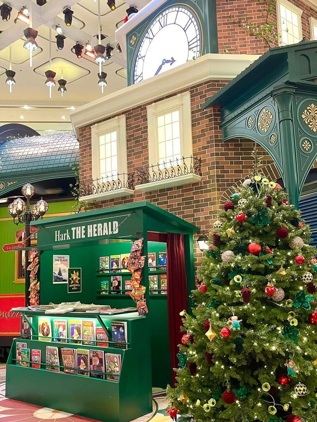 A Glimmering Cocoon: Christmas at Admiralty's Heart