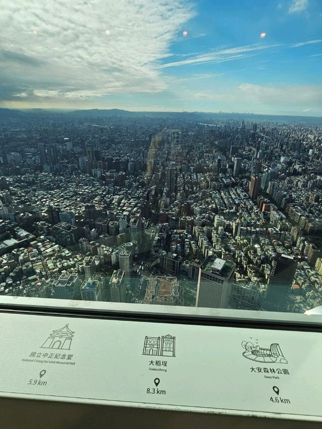 台北101的耶誕季,城市裡最亮的一顆星 ✨ 台北101的耶誕季,城市裡最亮的一顆星 ✨