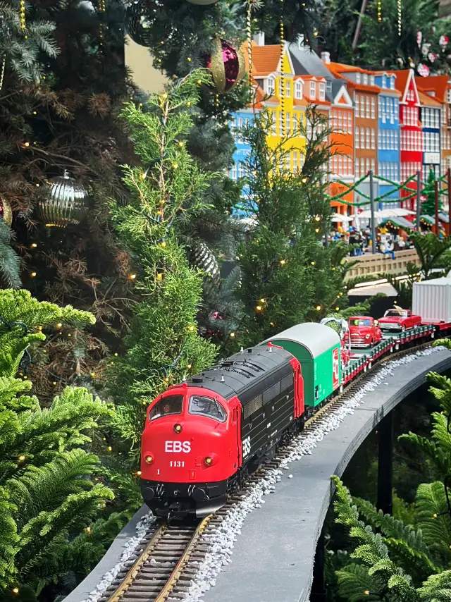 Christmas Magic on Rails at Gardens by the Bay 🚂
