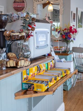 케이트의 코티지에서 따뜻하게 몸을 녹이며 느긋하게 풍경을 감상하세요.