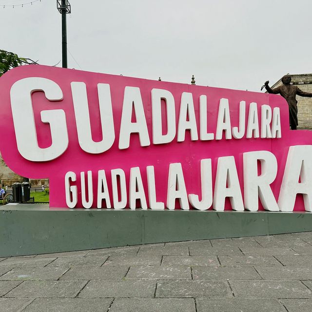 墨西哥 瓜達拉哈拉 很值得來參觀的Hospicio Cabañas 美術館 