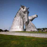 The Kelpies & The Helix： 🐴✨  蘇格蘭的現代神話，令人 awe-struck 的馬匹雕塑！