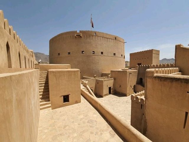 "Discover Oman: Where Desert Meets the Sea and Mountains Touch the Sky! 🇴🇲✨"