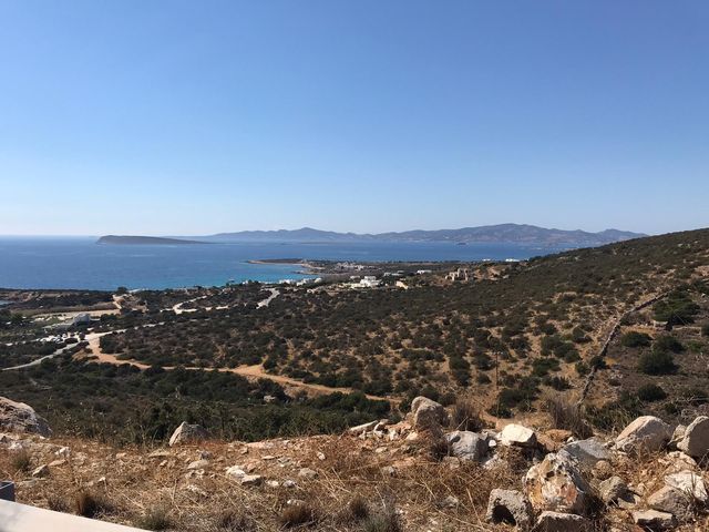 Cobblestone streets and coastal treats—Paros, you have my heart 