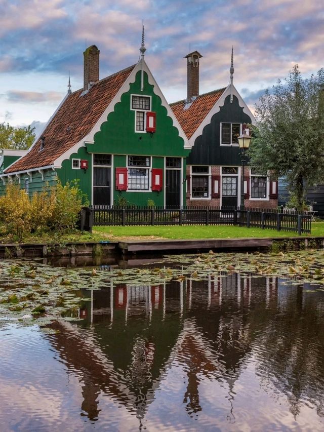 🌾 Zaanse Schans: A Living Museum of Dutch Windmills and Craftsmanship 🌬🇳🇱