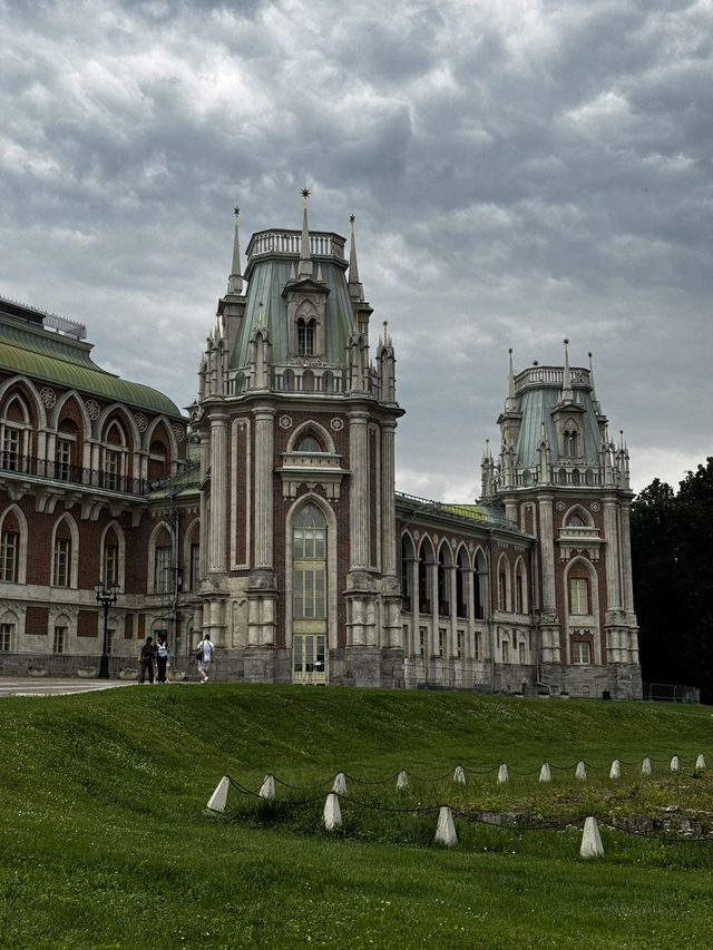  The Russian Versailles: A Walk Through Tsaritsyno  